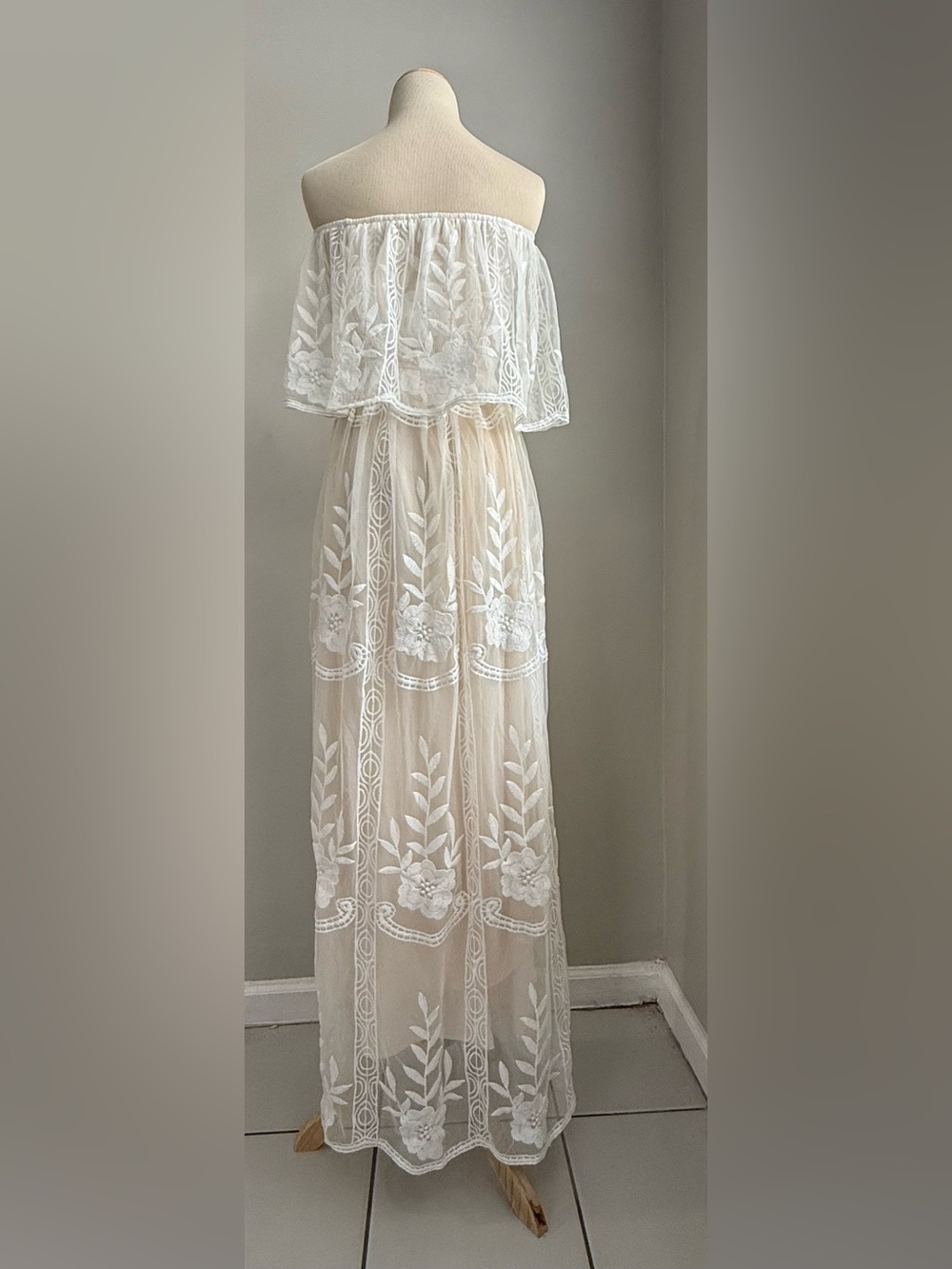 Baltic born off shoulder maxi dress. Size small. Color white/off white - Picture 3 of 7